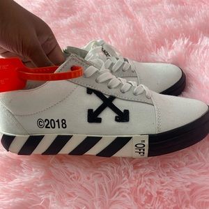 Off White Vulcanized Low Sneakers